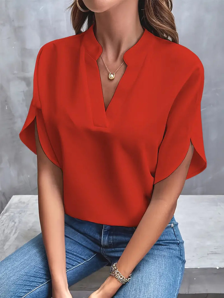 Elegante Damenbluse in zeitlosem Design, leicht und vielseitig, Vorderansicht, ideal für jeden Anlass und in vielen Farben.
