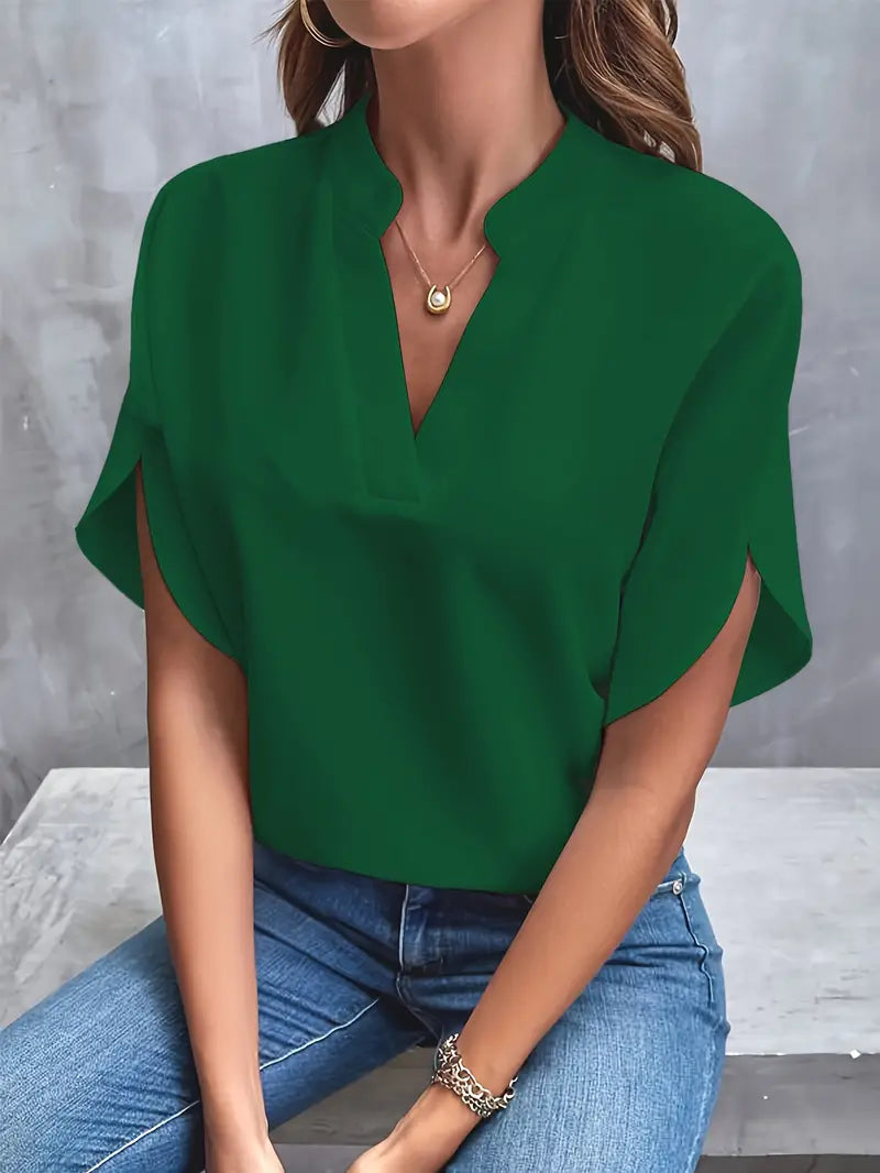 Elegante Damenbluse in zeitlosem Design, leicht und vielseitig, Vorderansicht, ideal für jeden Anlass und in vielen Farben.