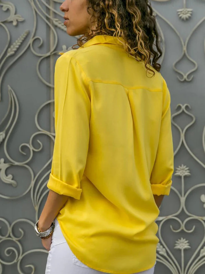 Elegante Damenbluse mit zeitlosem Design und schmeichelhafter Passform, ideal für Büro oder Abend, vielseitig kombinierbar.