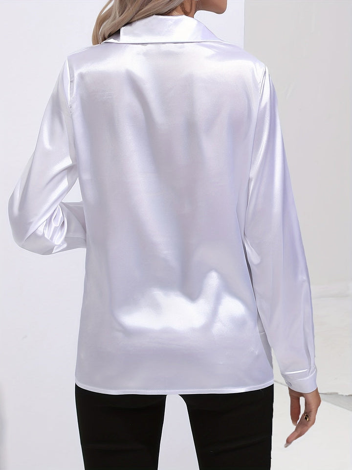 "Elegante Damenbluse, seidige Textur, vielseitiges Design, klassische Farben, ideal für Büro und Anlässe, stilvoll und bequem
