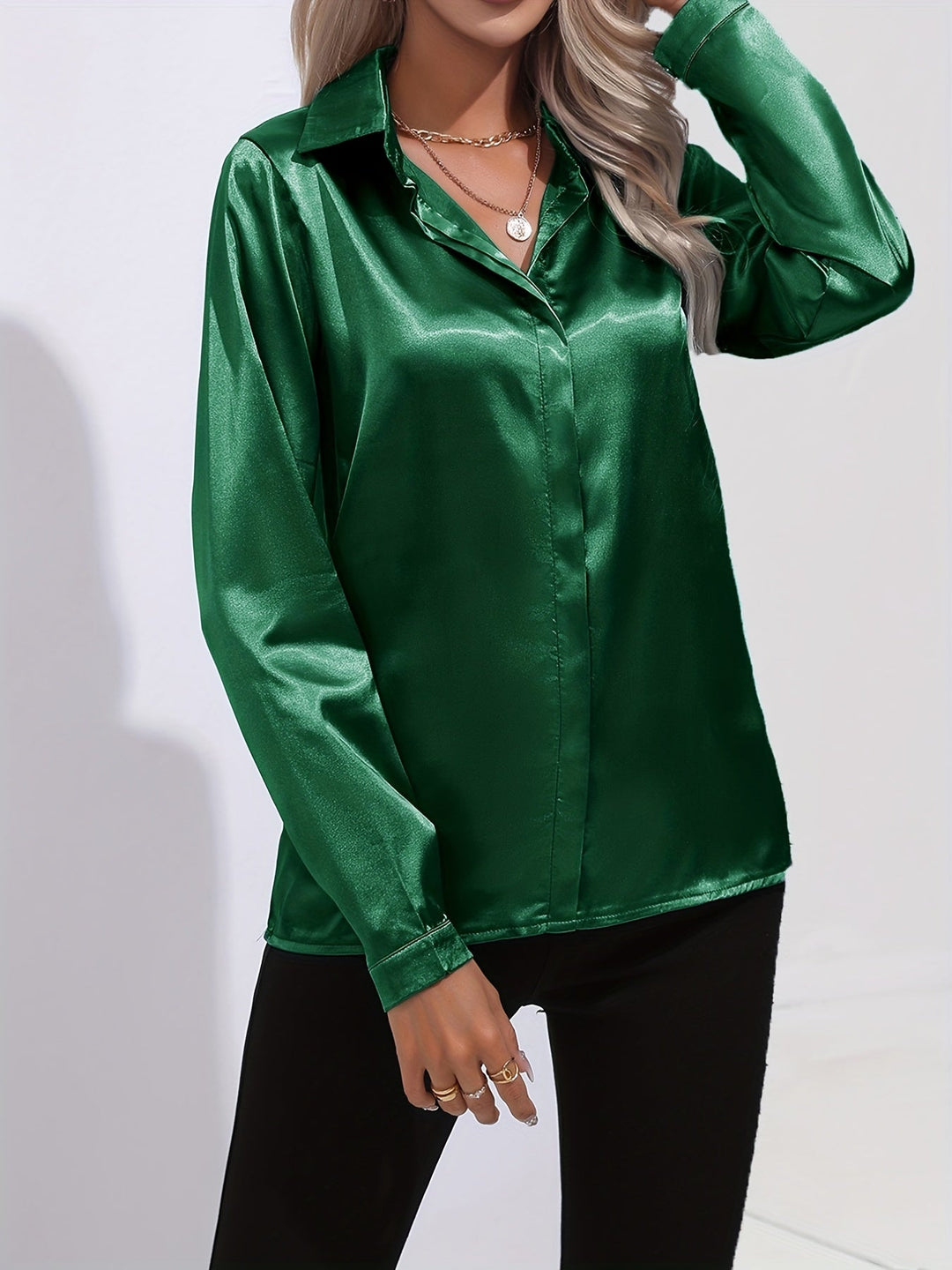 "Elegante Damenbluse, seidige Textur, vielseitiges Design, klassische Farben, ideal für Büro und Anlässe, stilvoll und bequem