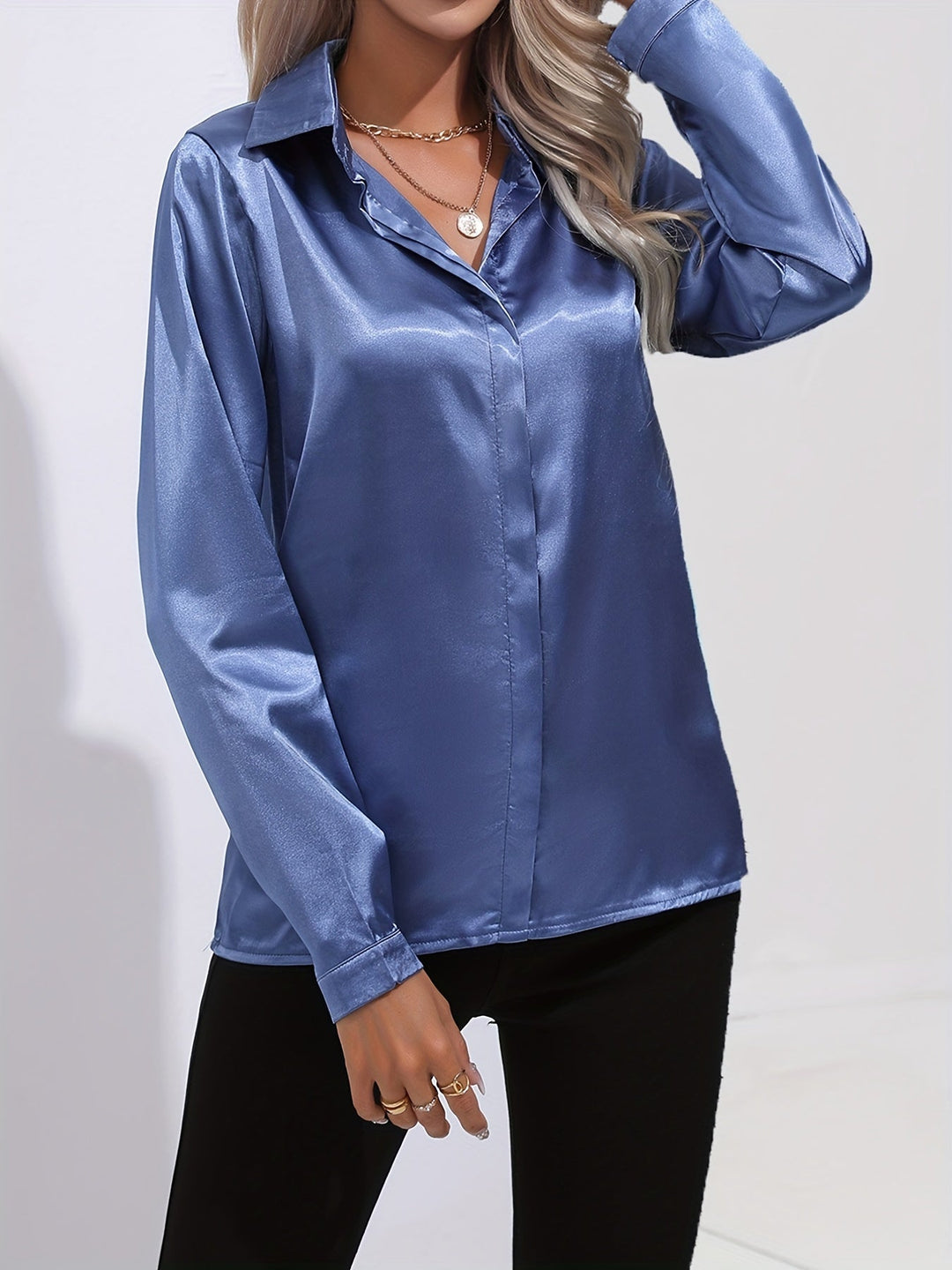 "Elegante Damenbluse, seidige Textur, vielseitiges Design, klassische Farben, ideal für Büro und Anlässe, stilvoll und bequem