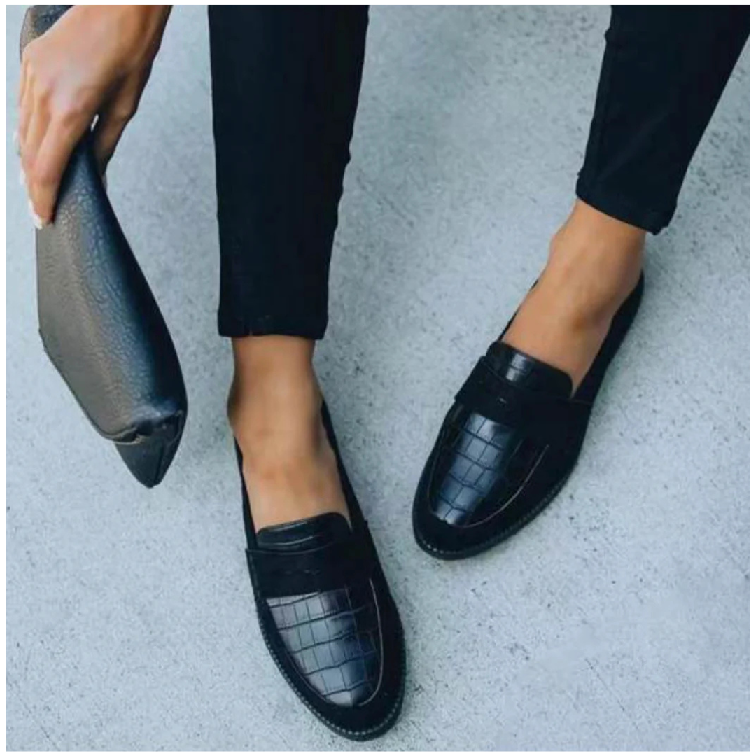 Elegante Damenmokassins aus Leder, runde Form, stilvolles Design, bequem, zeitlos, ideal für Alltag und Anlässe.