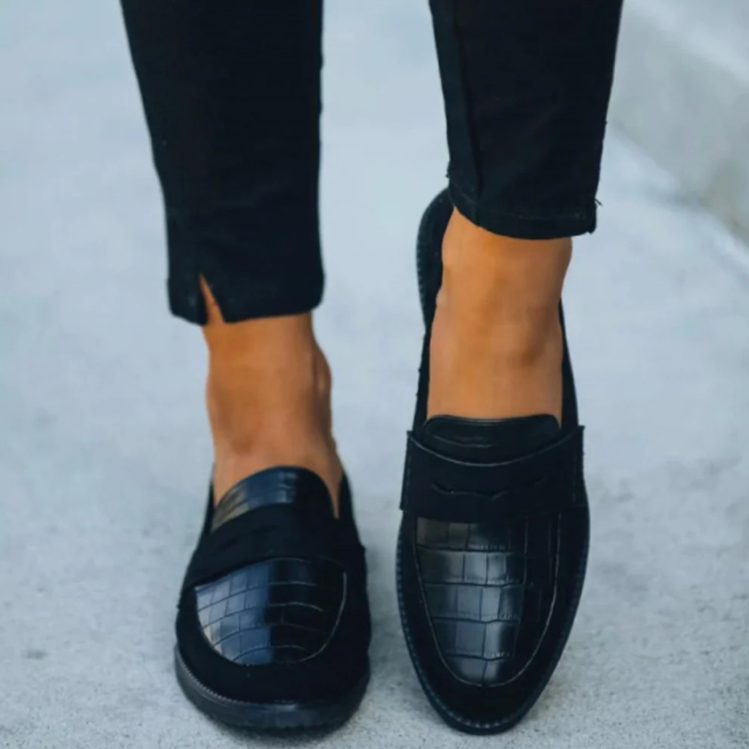 Elegante Damenmokassins aus Leder, runde Form, stilvolles Design, bequem, zeitlos, ideal für Alltag und Anlässe.