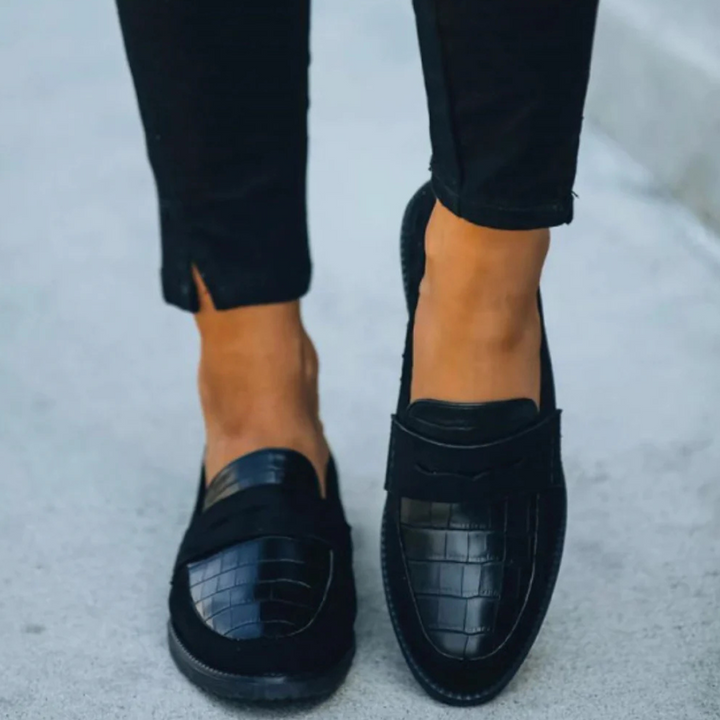 Elegante Damenmokassins aus Leder, runde Form, stilvolles Design, bequem, zeitlos, ideal für Alltag und Anlässe.