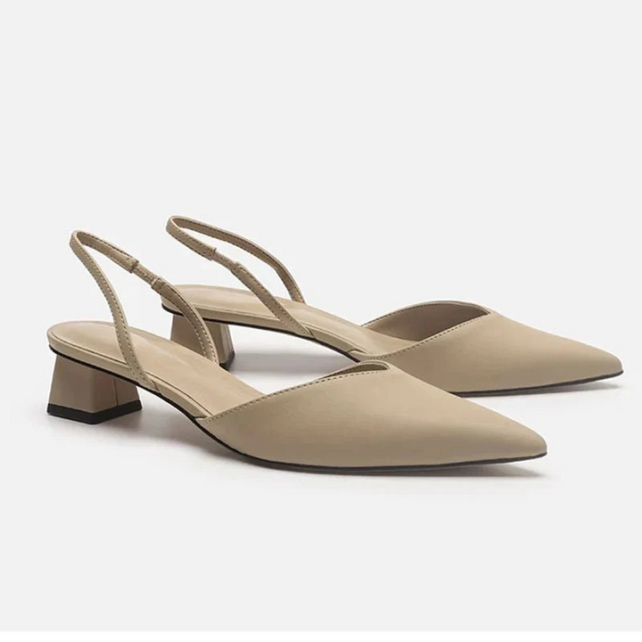 Elegante Damensandalen mit geschlossener Spitze, niedrigem Absatz; farbenfrohes Design, ideal für Büro und Freizeit.