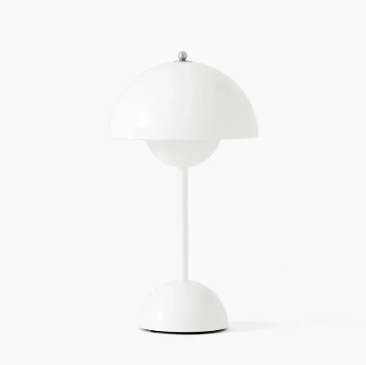 "Elegante, dimmbare LED-Touch-Tischleuchte im minimalistischen skandinavischen Design, passend für moderne Räume."