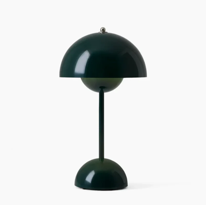 "Elegante, dimmbare LED-Touch-Tischleuchte im minimalistischen skandinavischen Design, passend für moderne Räume."