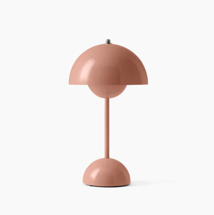 "Elegante, dimmbare LED-Touch-Tischleuchte im minimalistischen skandinavischen Design, passend für moderne Räume."