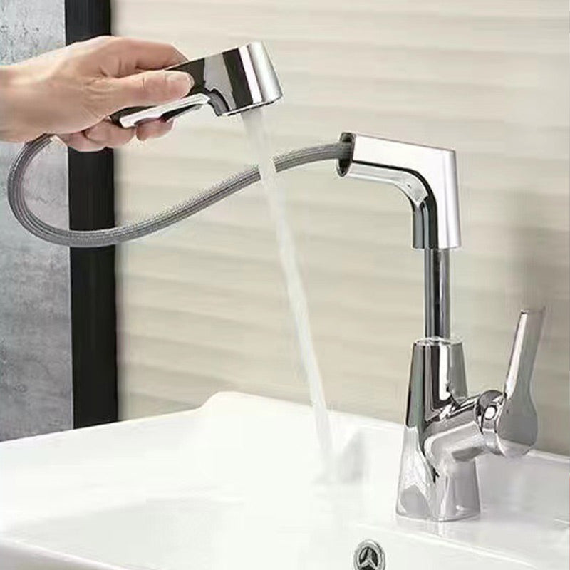 Elegante Einhebel-Waschtischarmatur aus Chrom mit ausziehbarem Sprühkopf, perfekt für moderne Badezimmer.