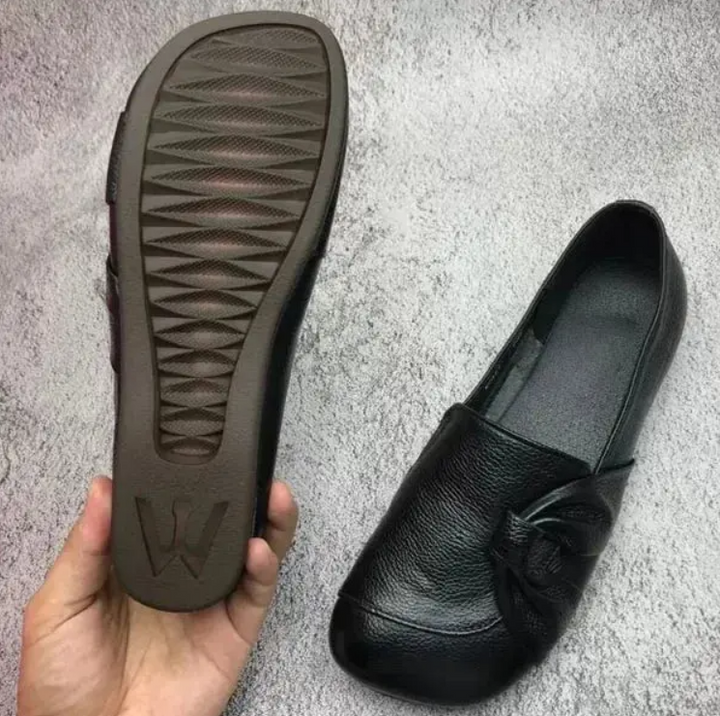 Elegante, ergonomische Damenschuhe in Schwarz, bieten Komfort und Stil, mit anpassbarer Passform und hochwertiger Verarbeitun
