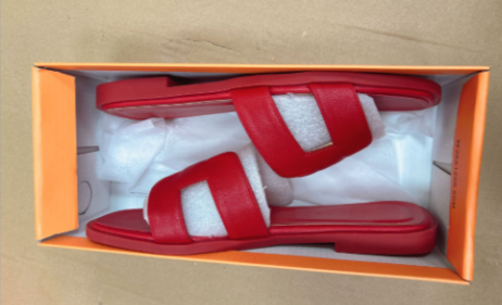 Elegante flache Sandalen mit Hermes inspiriertem Design, in verschiedenen Farben, für Frauen, hoher Komfort und Stil.