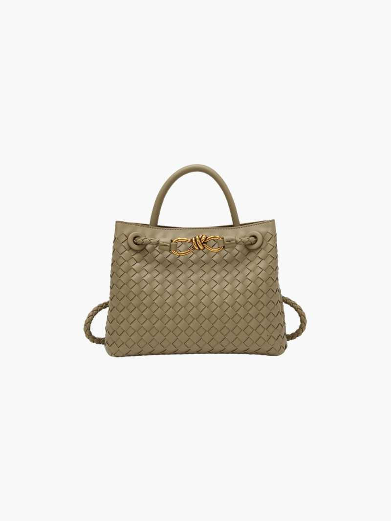 "Elegante gewebte Handtasche mit subtilem Muster, vielseitig für jeden Anlass, komfortabler Griff, stilvolle Eleganz."