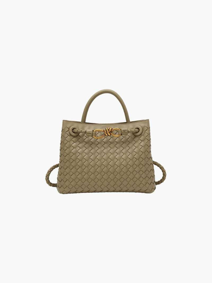 "Elegante gewebte Handtasche mit subtilem Muster, vielseitig für jeden Anlass, komfortabler Griff, stilvolle Eleganz."