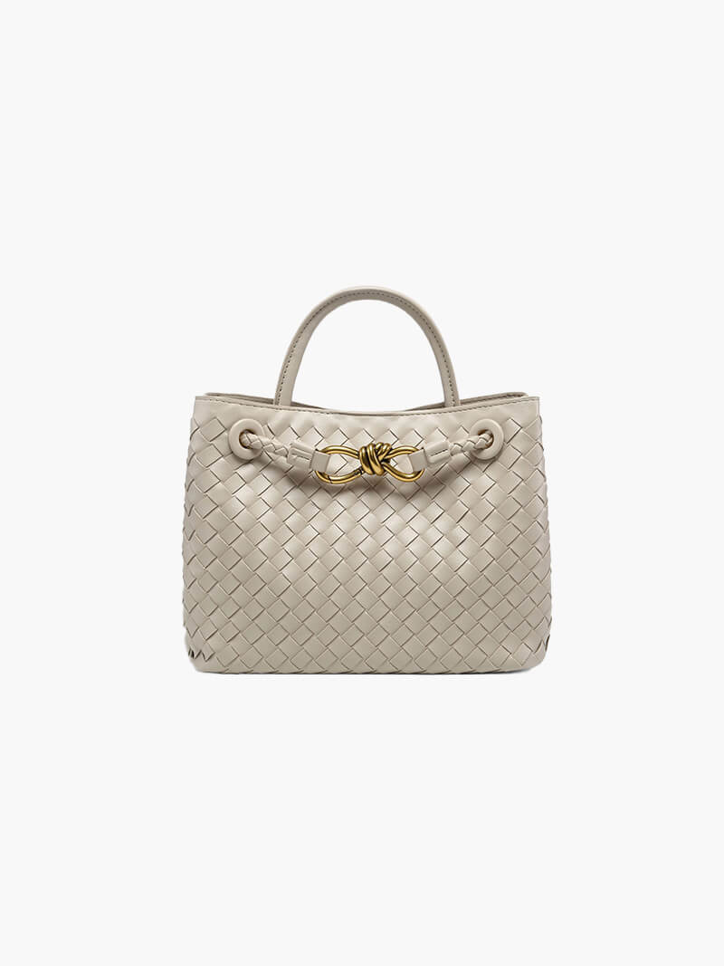 "Elegante gewebte Handtasche mit subtilem Muster, vielseitig für jeden Anlass, komfortabler Griff, stilvolle Eleganz."