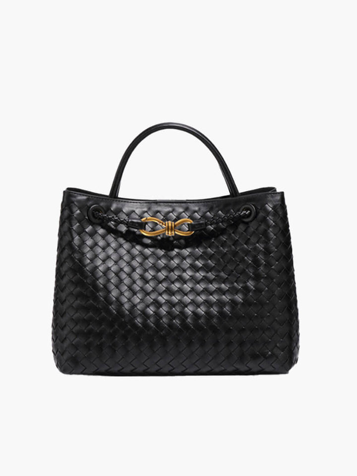 "Elegante gewebte Handtasche mit subtilem Muster, vielseitig für jeden Anlass, komfortabler Griff, stilvolle Eleganz."