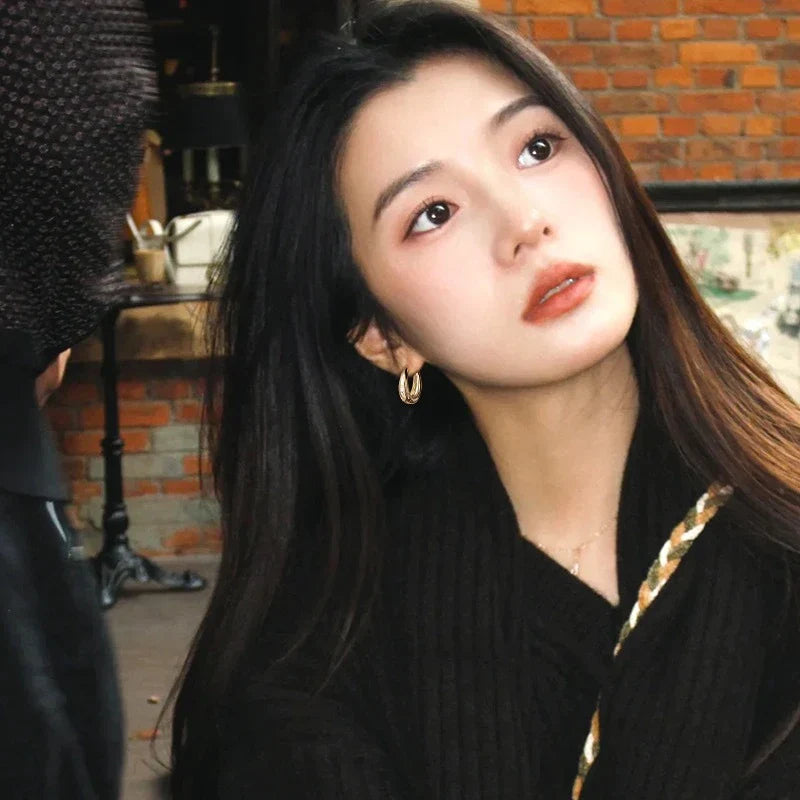 "Elegante goldene Creolen, rund, 1,8x2,4 cm, glänzend, aus vergoldetem Edelstahl, zeitlose Ohrringe für jeden Anlass."