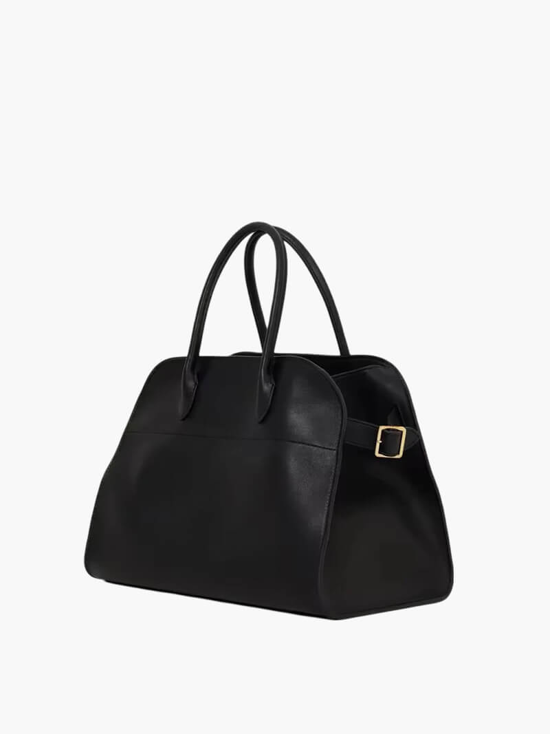 "Elegante Großraumtasche aus veganem Leder in sanftem Beige, geräumig und stilvoll für vielseitige Verwendung."