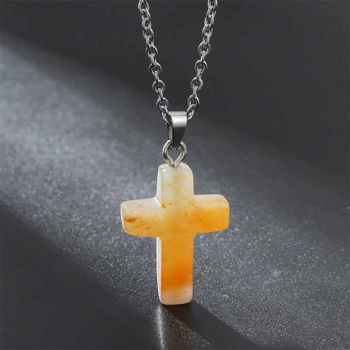 "Elegante Halskette mit Kreuz aus natürlichen Edelsteinen, spiritualer Schmuck symbolisiert Stärke und Schutz."