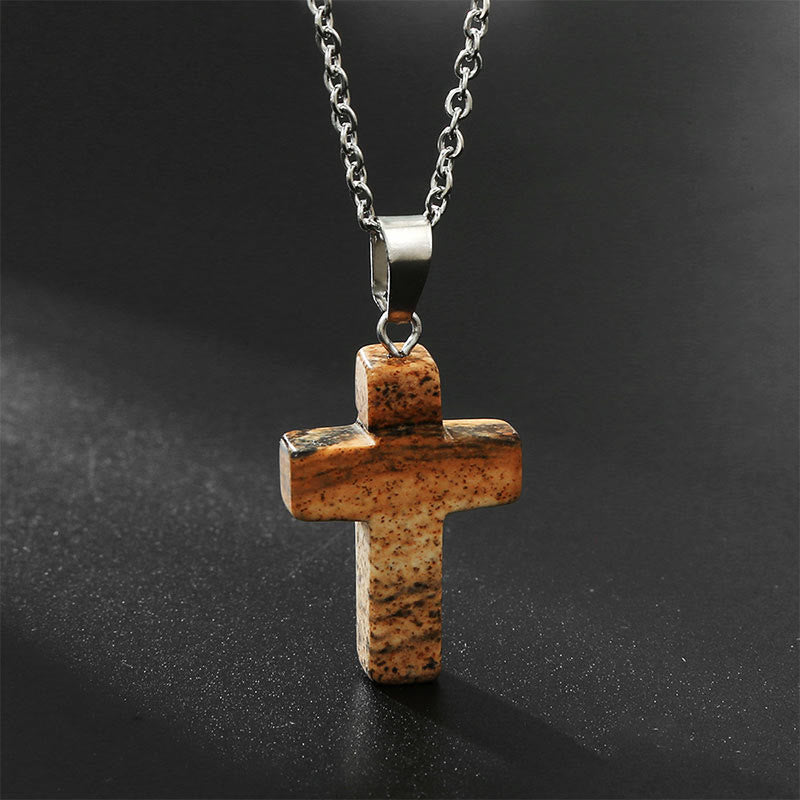 "Elegante Halskette mit Kreuz aus natürlichen Edelsteinen, spiritualer Schmuck symbolisiert Stärke und Schutz."