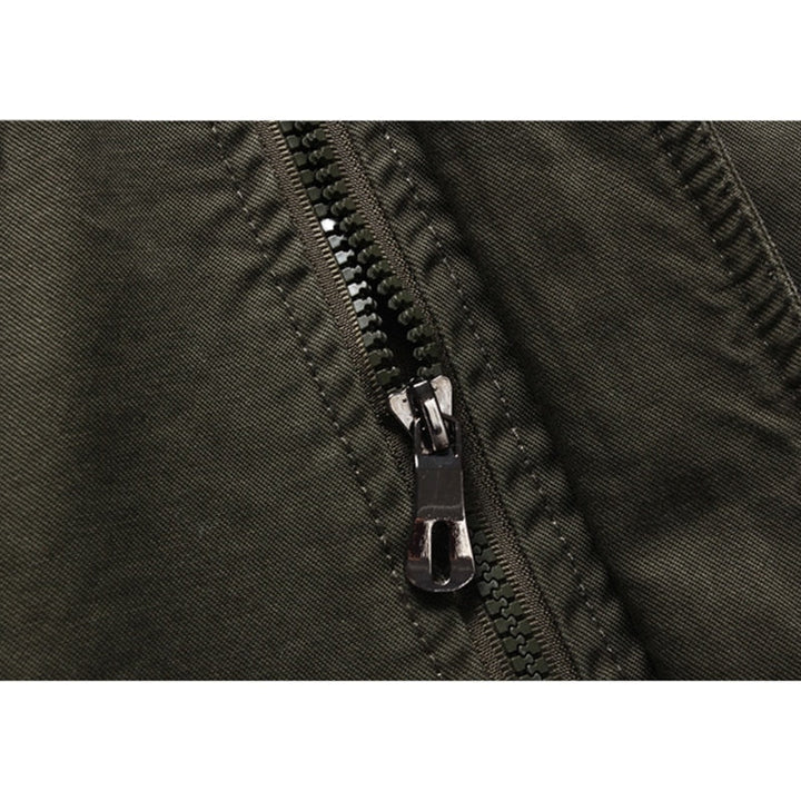 "Elegante Herren-Bikerjacke mit langem Arm, Reißverschluss und markantem Design für vielseitige Outfits."