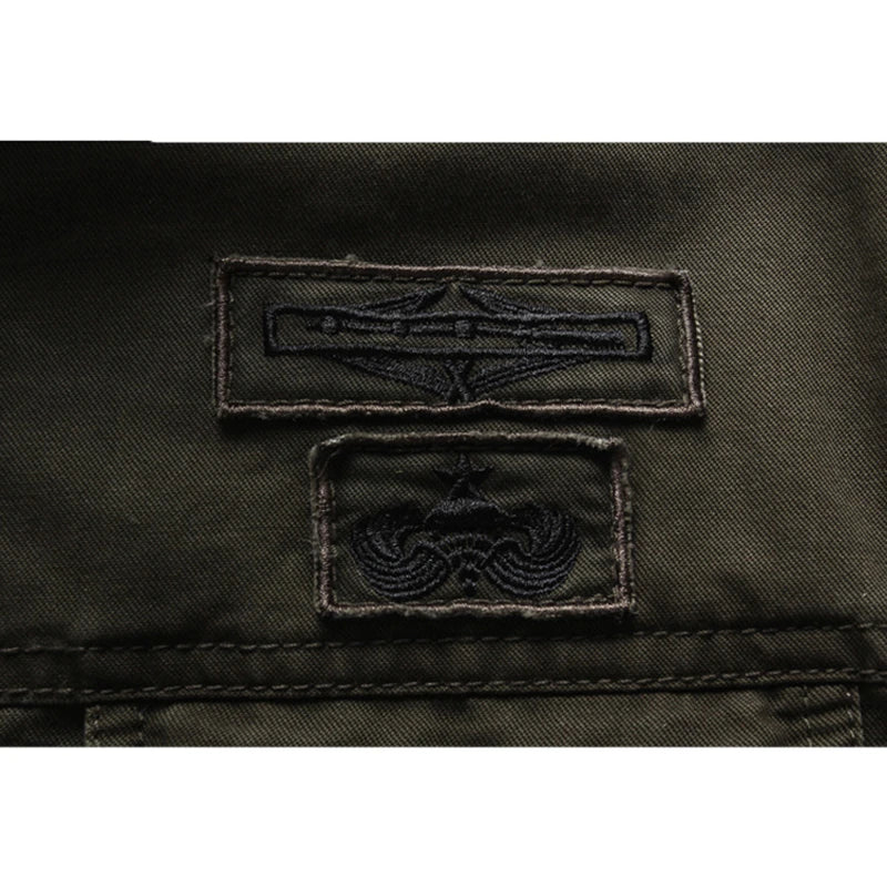 "Elegante Herren-Bikerjacke mit langem Arm, Reißverschluss und markantem Design für vielseitige Outfits."