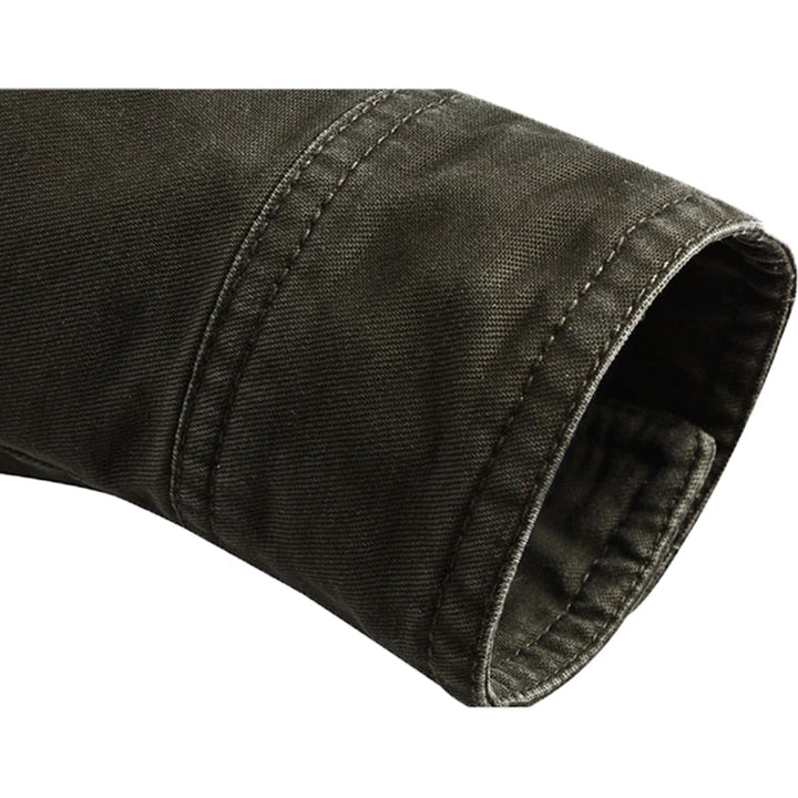 "Elegante Herren-Bikerjacke mit langem Arm, Reißverschluss und markantem Design für vielseitige Outfits."