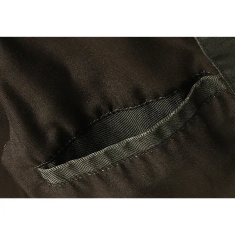 "Elegante Herren-Bikerjacke mit langem Arm, Reißverschluss und markantem Design für vielseitige Outfits."