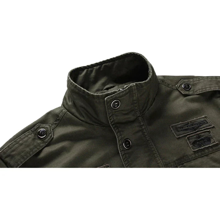 "Elegante Herren-Bikerjacke mit langem Arm, Reißverschluss und markantem Design für vielseitige Outfits."
