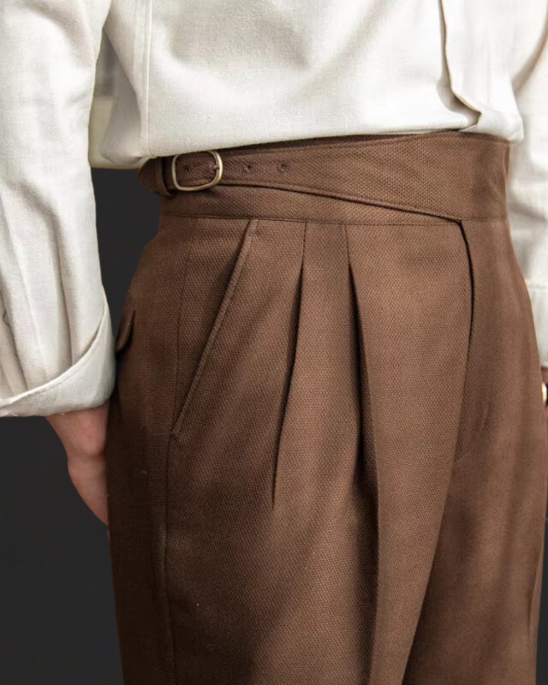 "Elegante Herren-Chinos in Beige, klassischer Schnitt, weiches Material, ideal für Büro und Freizeit, maximaler Komfort."