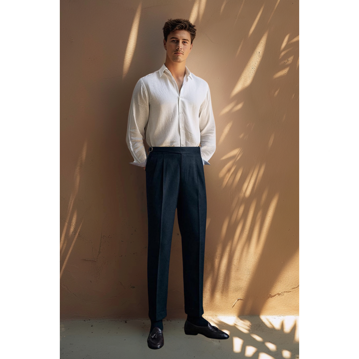 "Elegante Herren-Chinos in Beige, klassischer Schnitt, weiches Material, ideal für Büro und Freizeit, maximaler Komfort."