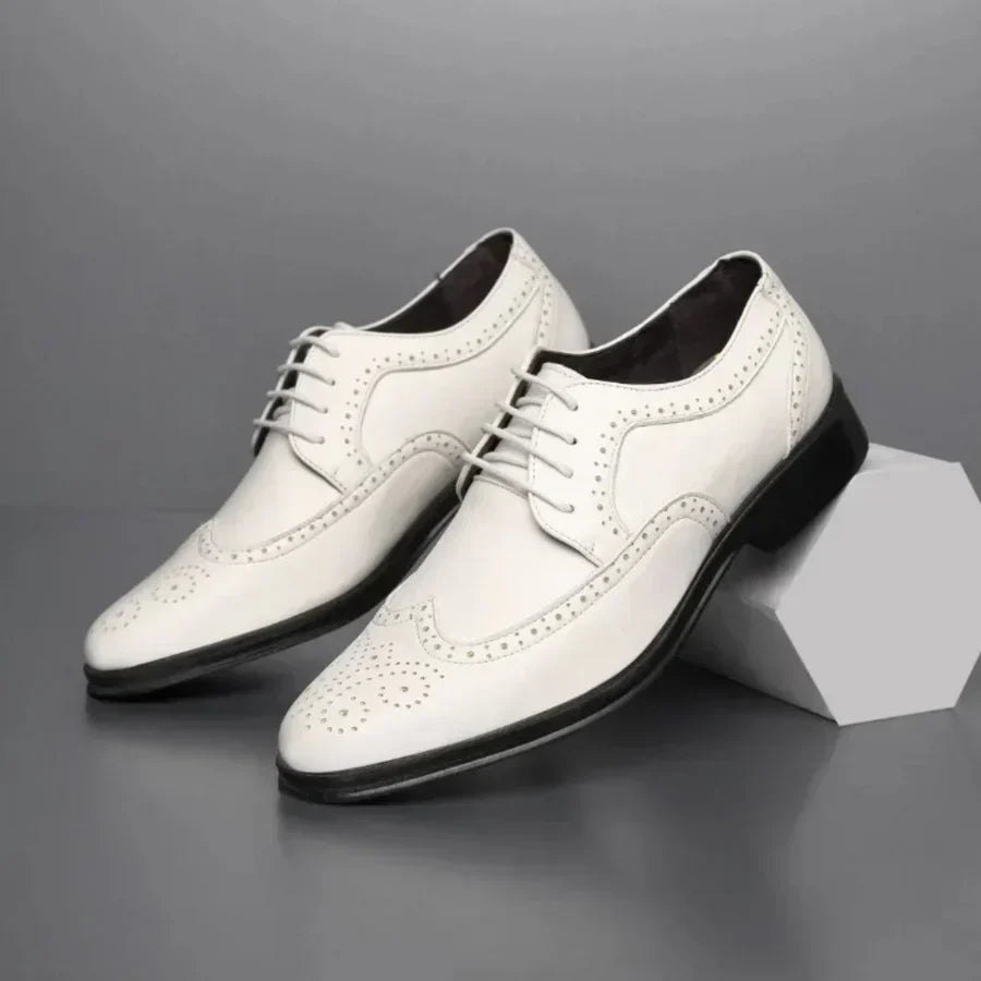 "Elegante Herren Kalbsleder Anzugschuhe, braun, schlanke Form, ideal für formelle Anlässe, hochwertiger Stil und Komfort."