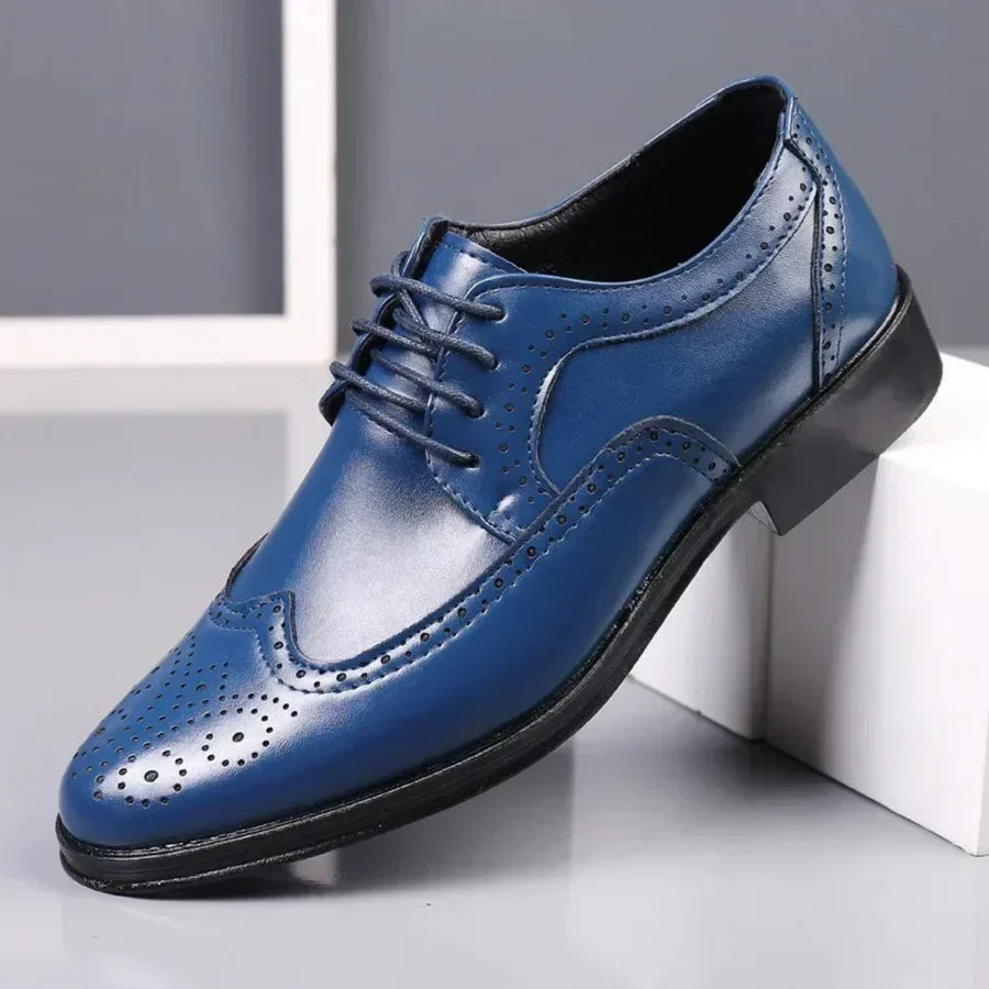 "Elegante Herren Kalbsleder Anzugschuhe, braun, schlanke Form, ideal für formelle Anlässe, hochwertiger Stil und Komfort."