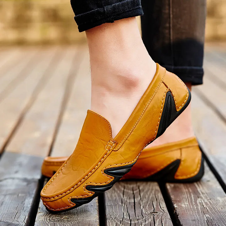 Elegante Herren Leder Slipper, stilvolles Design, weiche Sohle, ideal für Büro und Freizeit, in Blau, Braun, Schwarz.