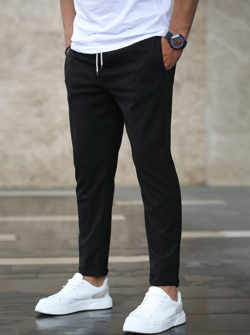 "Elegante Herren Stretch-Hose in Dunkelblau, bietet Komfort und Bewegungsfreiheit, ideal für Büro und formelle Anlässe."