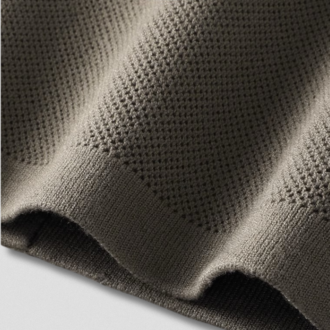 "Elegante Herren-Strickjacke, beige, weiches Material, stilvoller Schnitt, komfortabel für Alltag und besondere Anlässe."