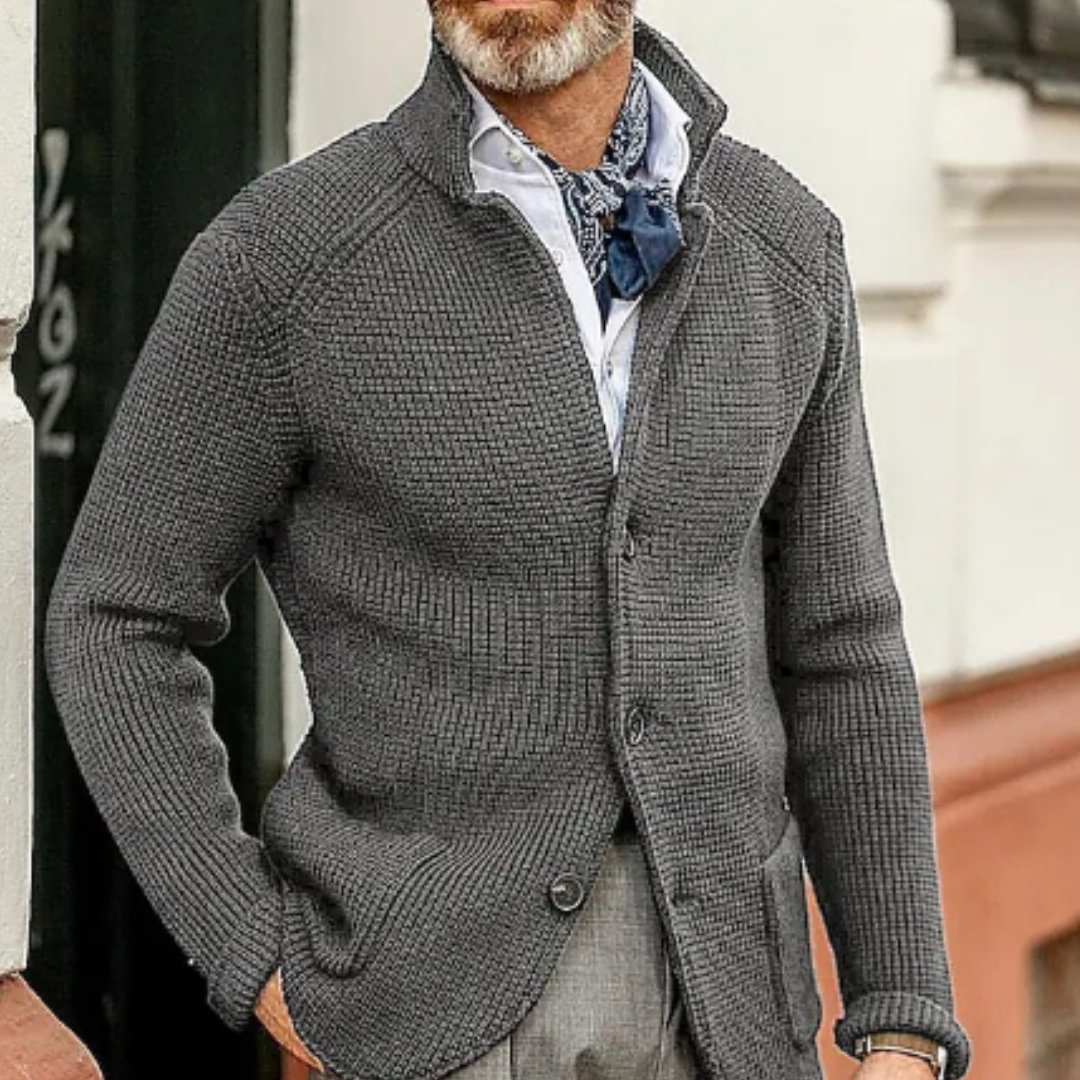 Elegante Herren-Strickjacke mit Knopfleiste, warm und vielseitig, ideal für kalte Tage. Perfekt für verschiedene Anlässe.