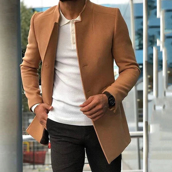 Elegante Herrenjacke aus robustem Mischgewebe, klassisch geschnitten, in Blau, Braun, Grau, Grün oder Schwarz.