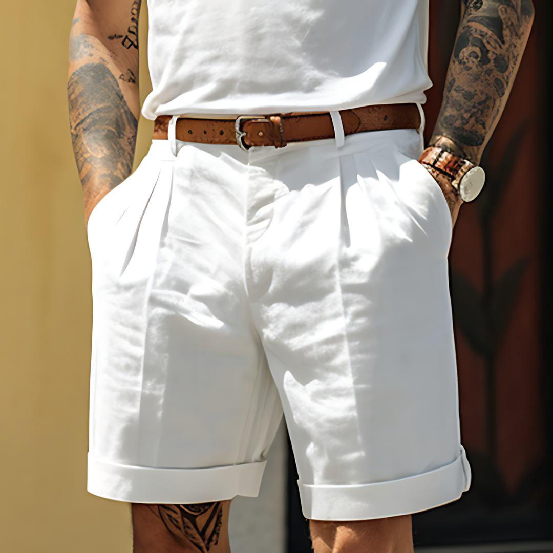 "Elegante Herrenshorts aus Baumwolle, locker geschnitten, mit Knopfleiste und Taschen, ideal für Freizeit und Büro."