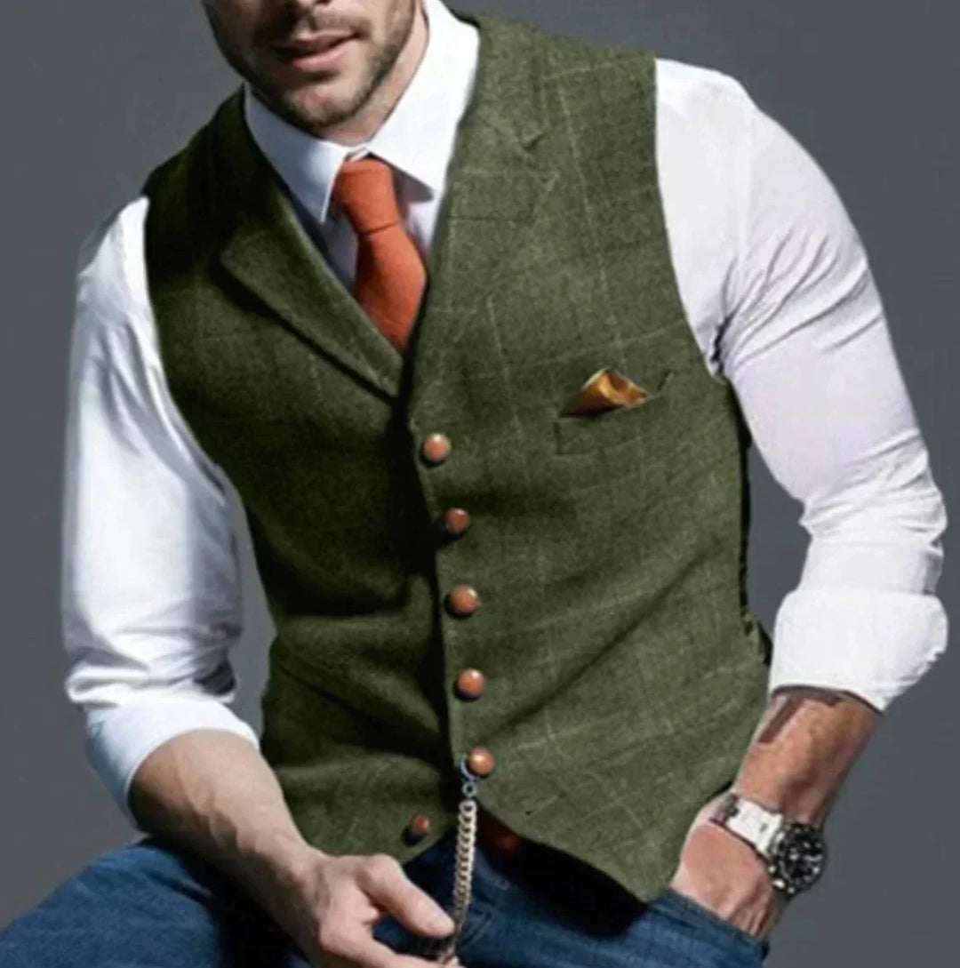 "Elegante Herrenweste Anselm in Blau mit klaren Linien und raffinierten Details für vielseitige, stilvolle Outfits."