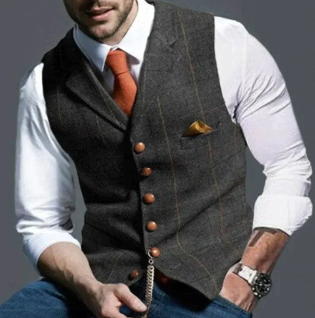 "Elegante Herrenweste Anselm in Blau mit klaren Linien und raffinierten Details für vielseitige, stilvolle Outfits."