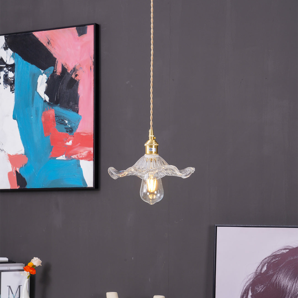 "Elegante Hibiscusblume LED Pendelleuchte aus Glas in Grün, stilvolles Design mit lebendigen Farben für moderne Wohnräume."