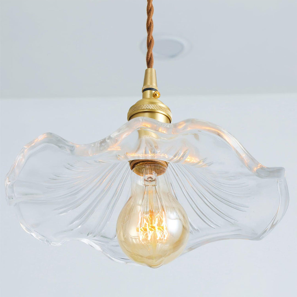 "Elegante Hibiscusblume LED Pendelleuchte aus Glas in Grün, stilvolles Design mit lebendigen Farben für moderne Wohnräume."