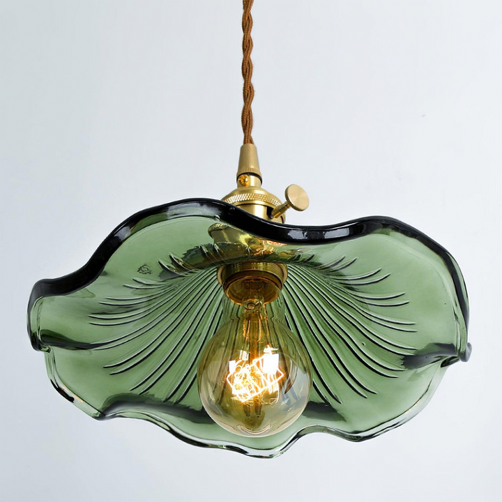 "Elegante Hibiscusblume LED Pendelleuchte aus Glas in Grün, stilvolles Design mit lebendigen Farben für moderne Wohnräume."