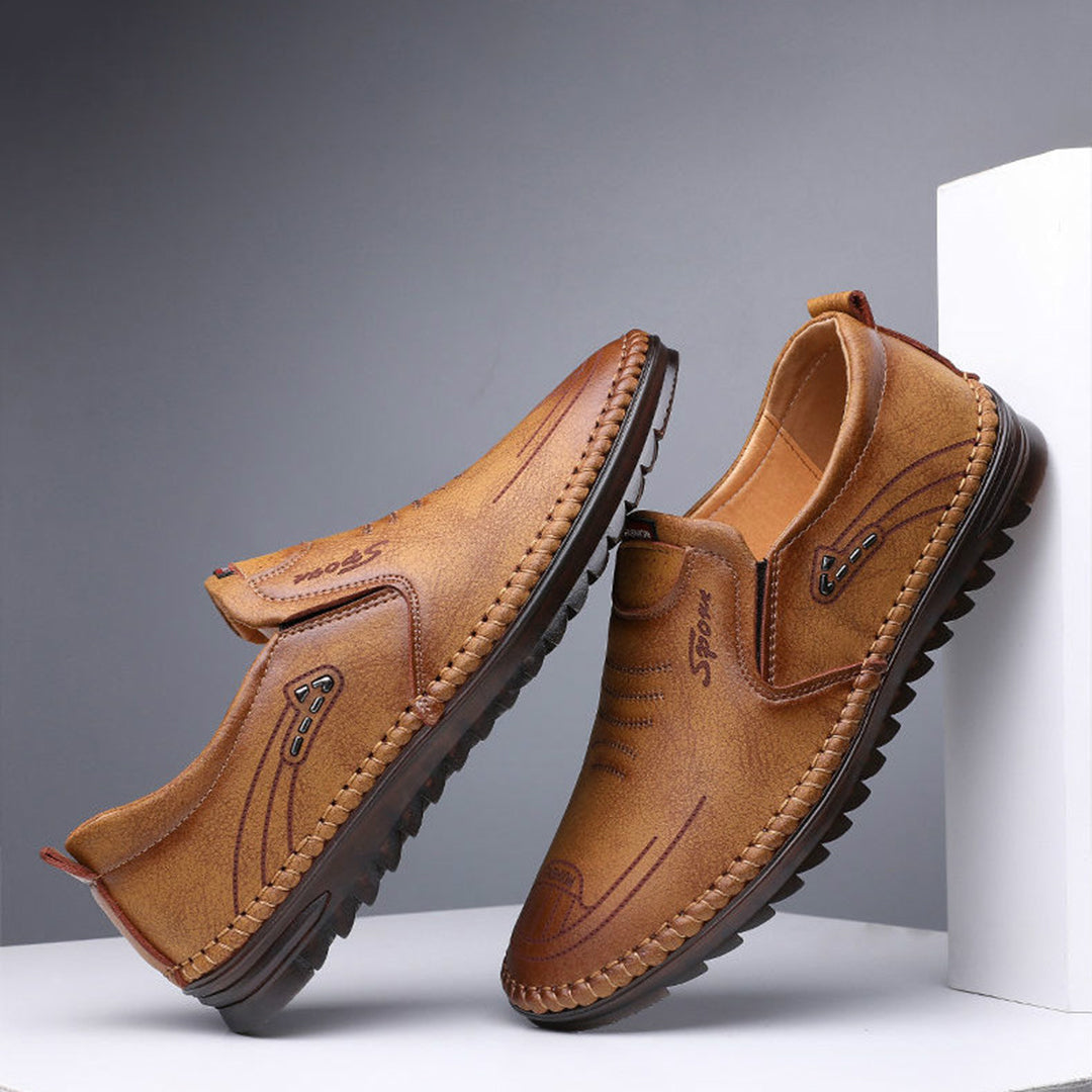 "Elegante khaki Leder Herrenschuhe mit robuster Gummisohle, ideal für Herbst und Winter, bietet Komfort und Stil."
