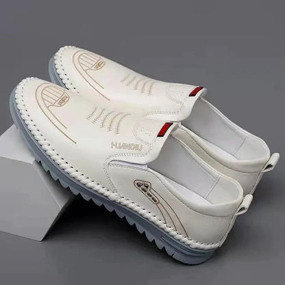 "Elegante khaki Leder Herrenschuhe mit robuster Gummisohle, ideal für Herbst und Winter, bietet Komfort und Stil."