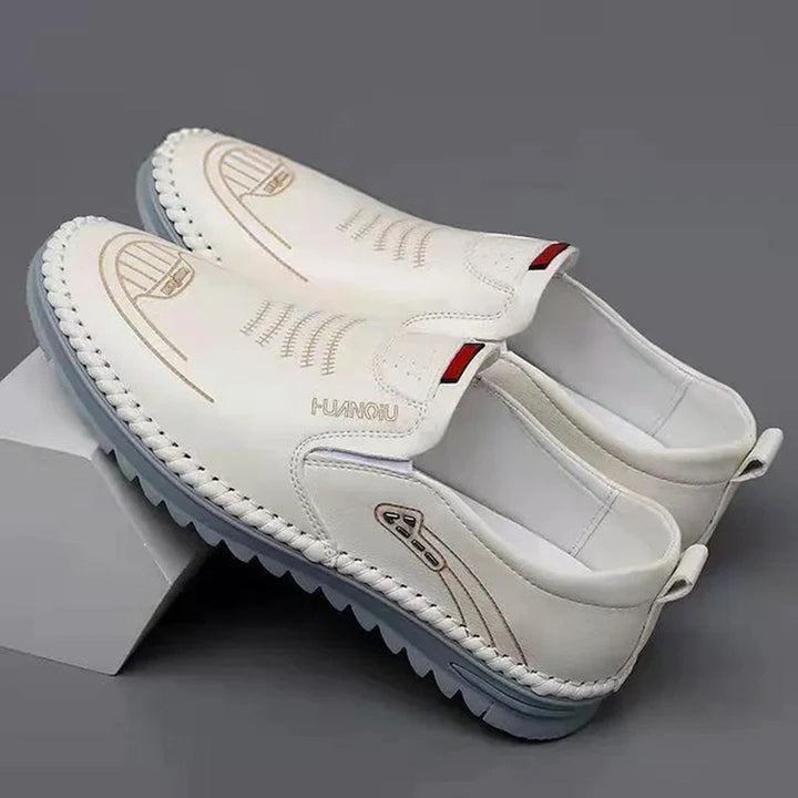 "Elegante khaki Leder Herrenschuhe mit robuster Gummisohle, ideal für Herbst und Winter, bietet Komfort und Stil."