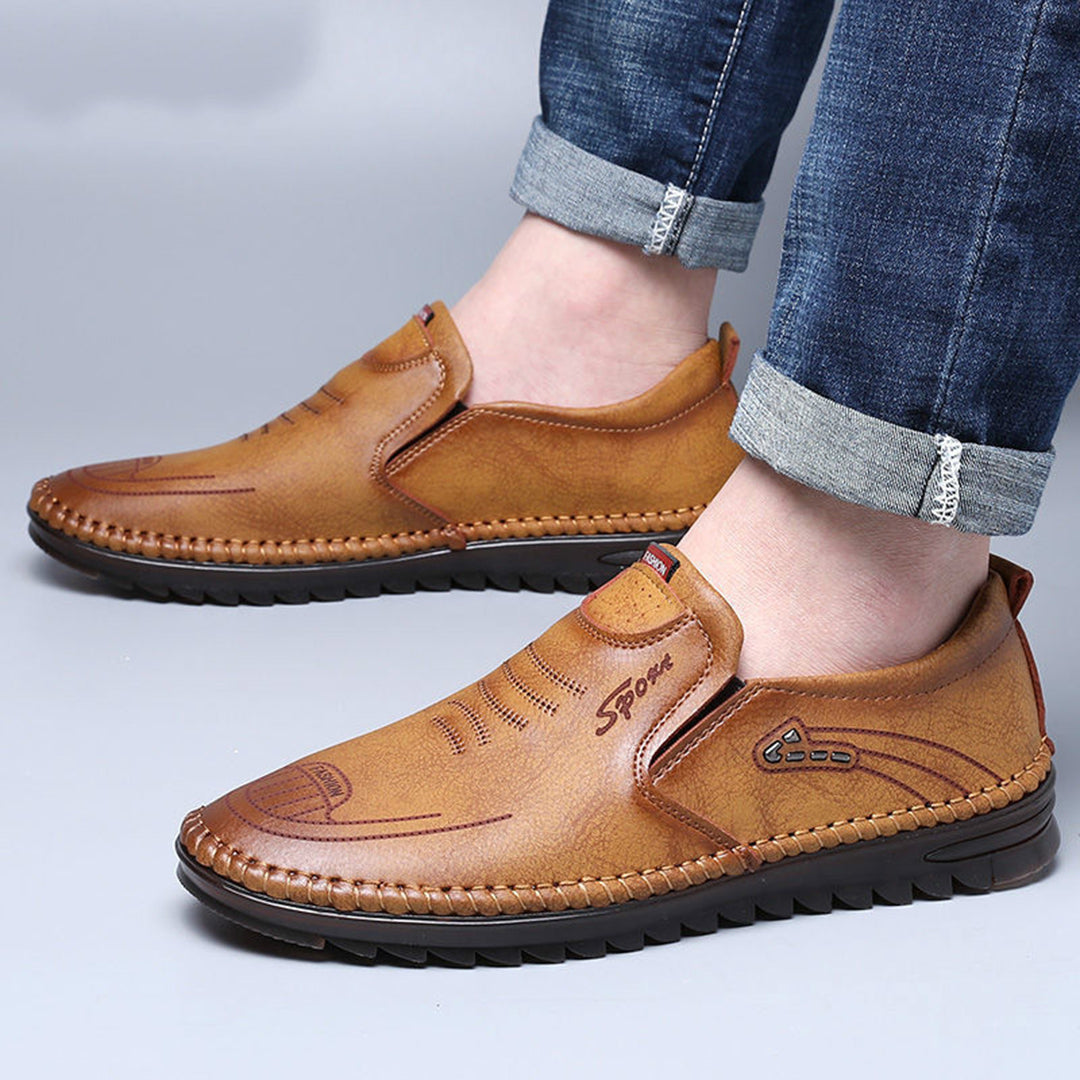 "Elegante khaki Leder Herrenschuhe mit robuster Gummisohle, ideal für Herbst und Winter, bietet Komfort und Stil."
