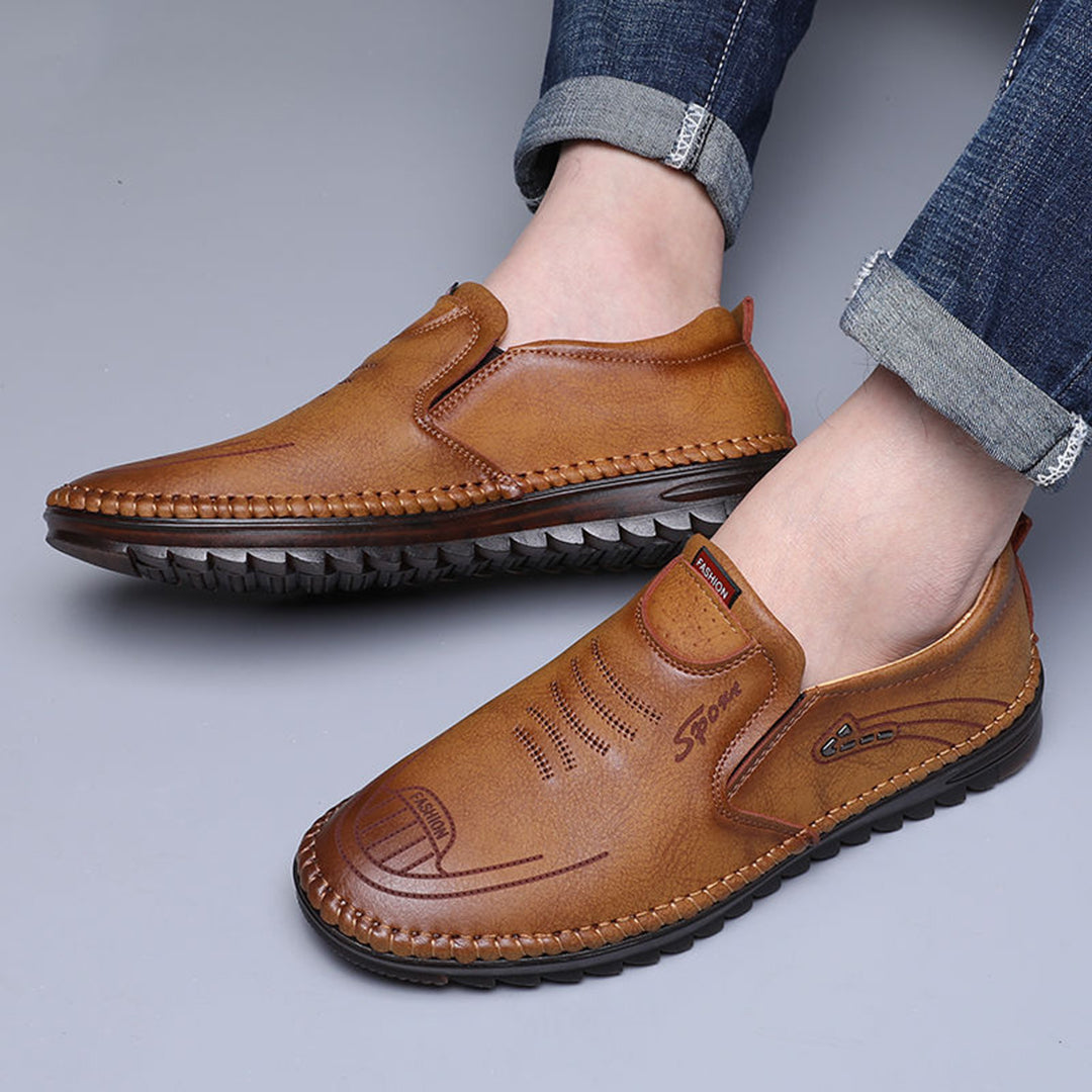 "Elegante khaki Leder Herrenschuhe mit robuster Gummisohle, ideal für Herbst und Winter, bietet Komfort und Stil."