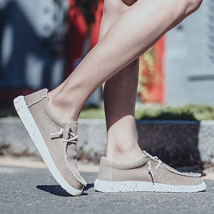 Elegante Komfort-Sneaker mit atmungsaktivem Material und ergonomischem Design für stilvollen Tragekomfort im Alltag.